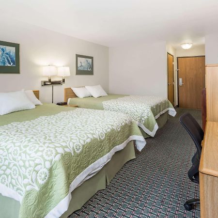 Days Inn By Wyndham Stoughton Wi. Extérieur photo