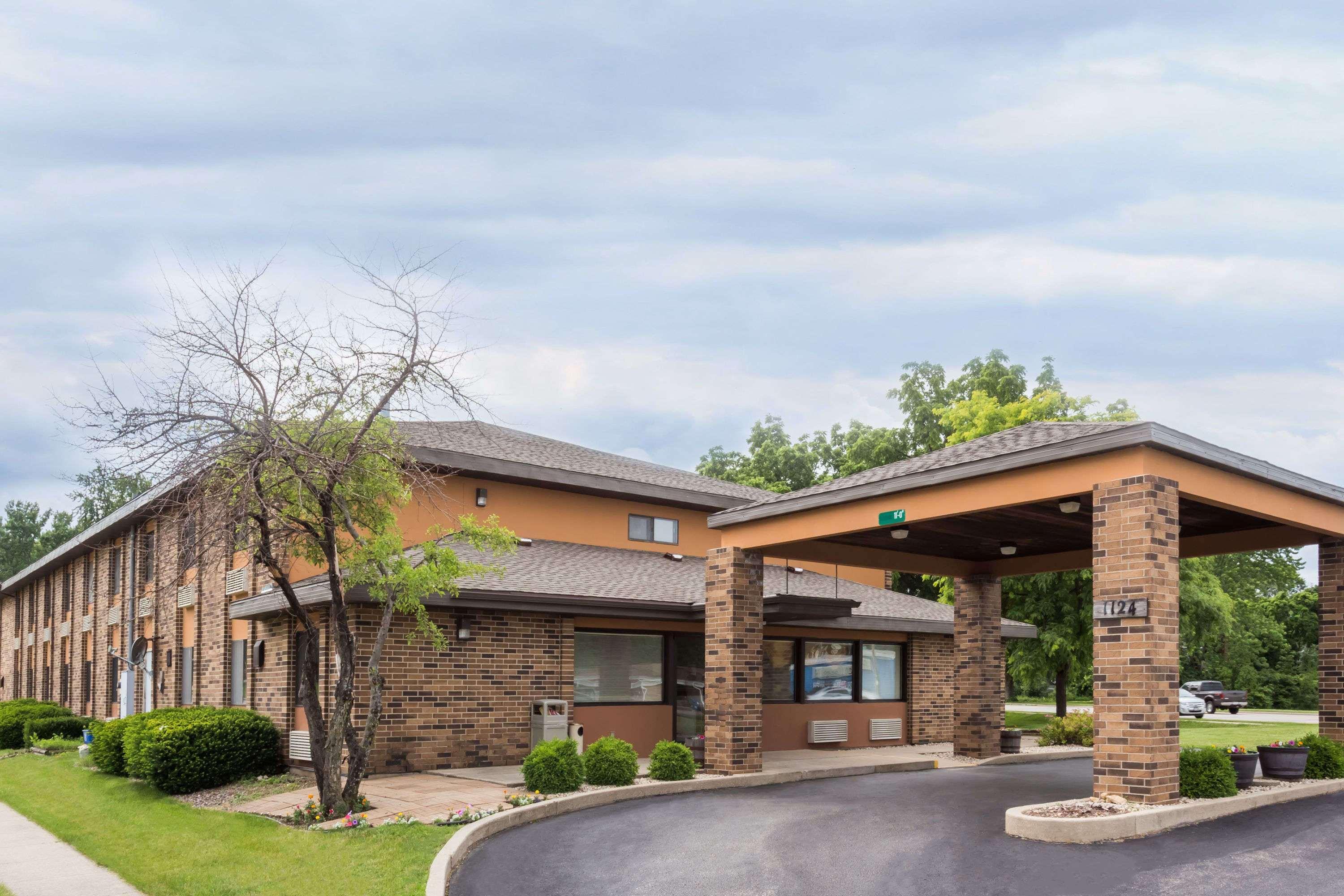 Days Inn By Wyndham Stoughton Wi. Extérieur photo