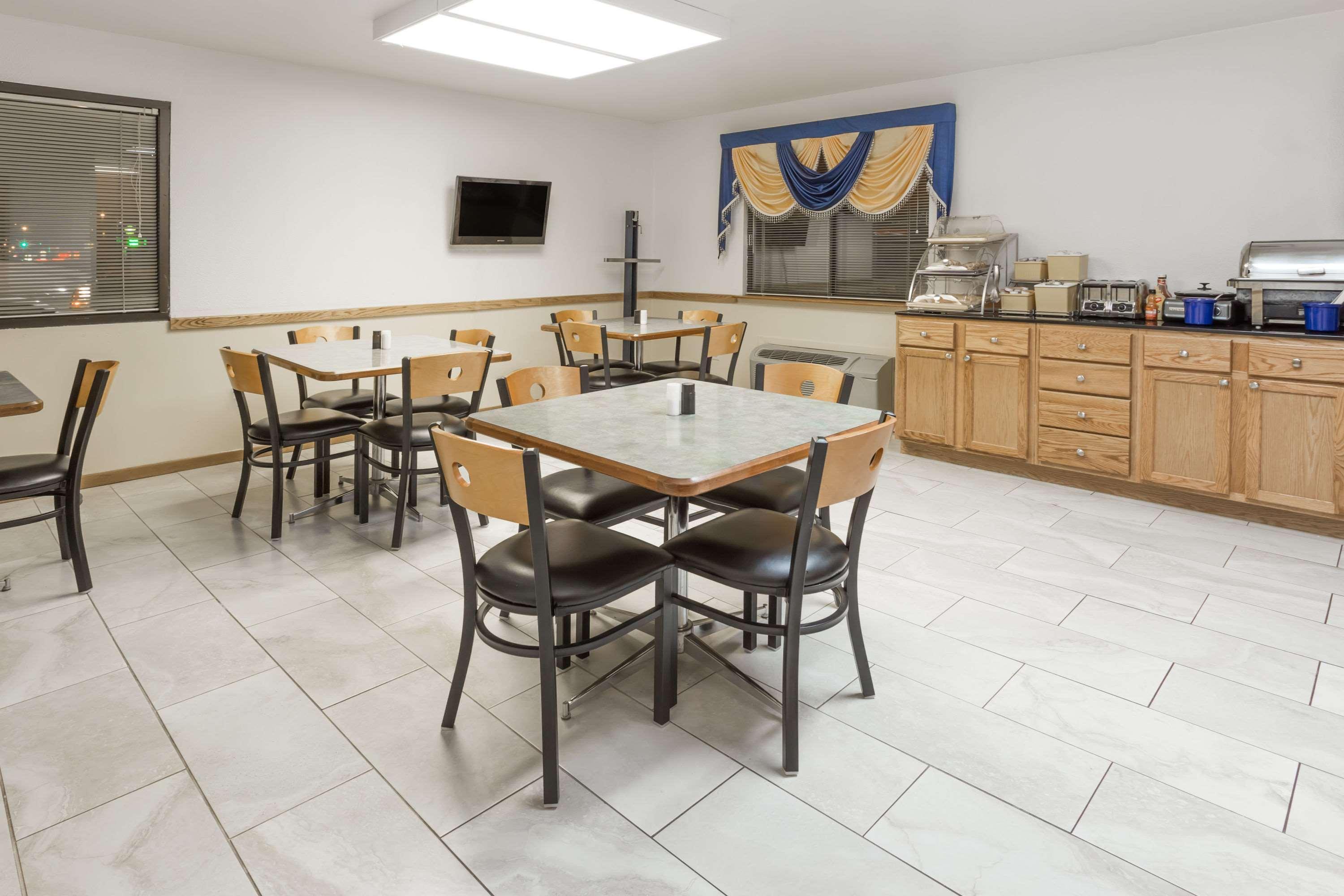 Days Inn By Wyndham Stoughton Wi. Extérieur photo