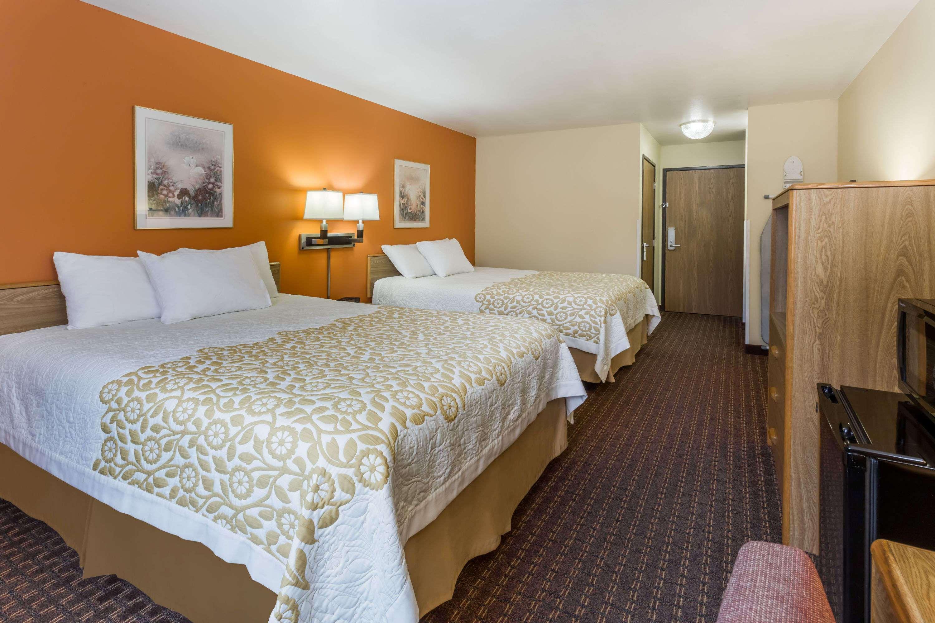 Days Inn By Wyndham Stoughton Wi. Extérieur photo