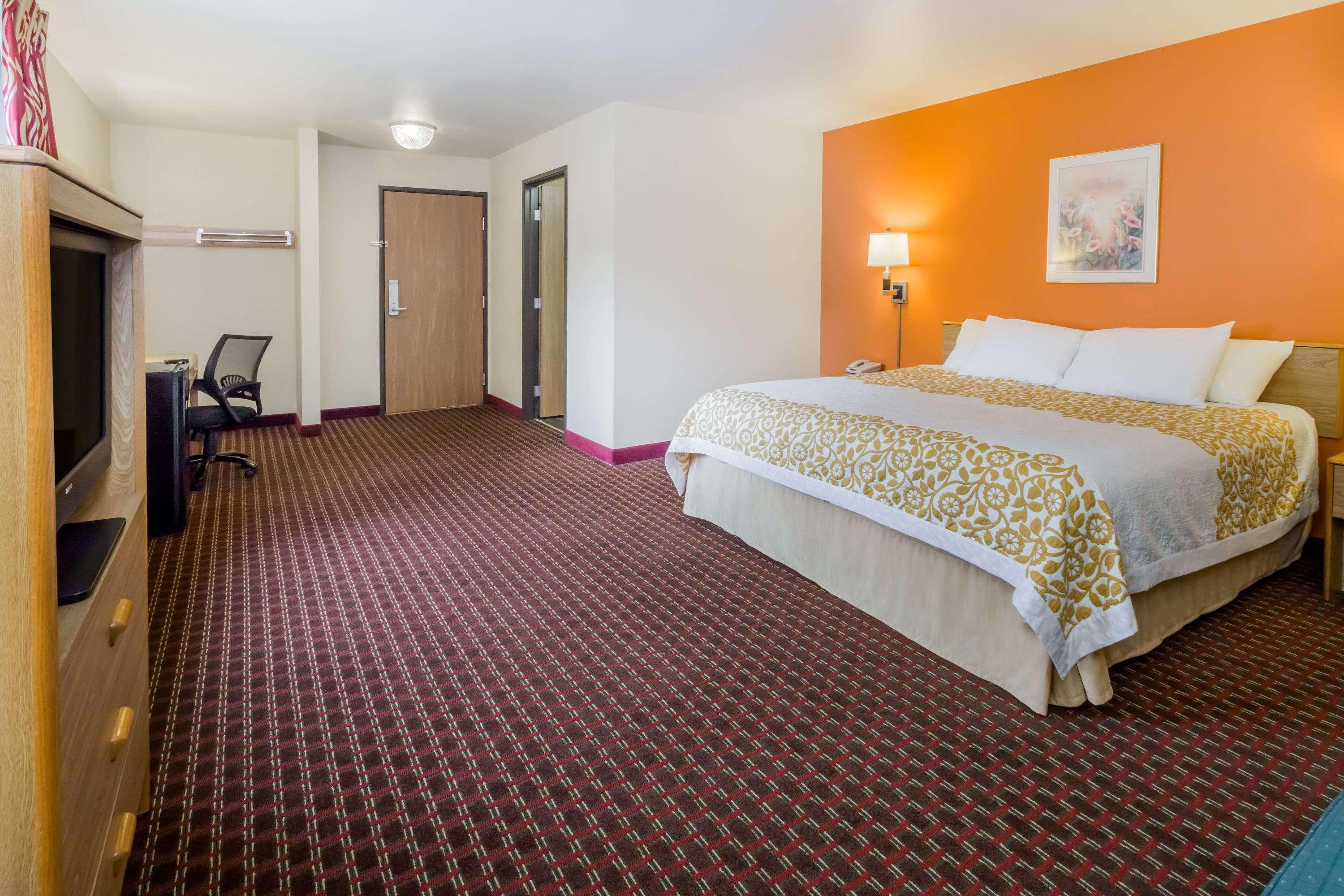 Days Inn By Wyndham Stoughton Wi. Extérieur photo