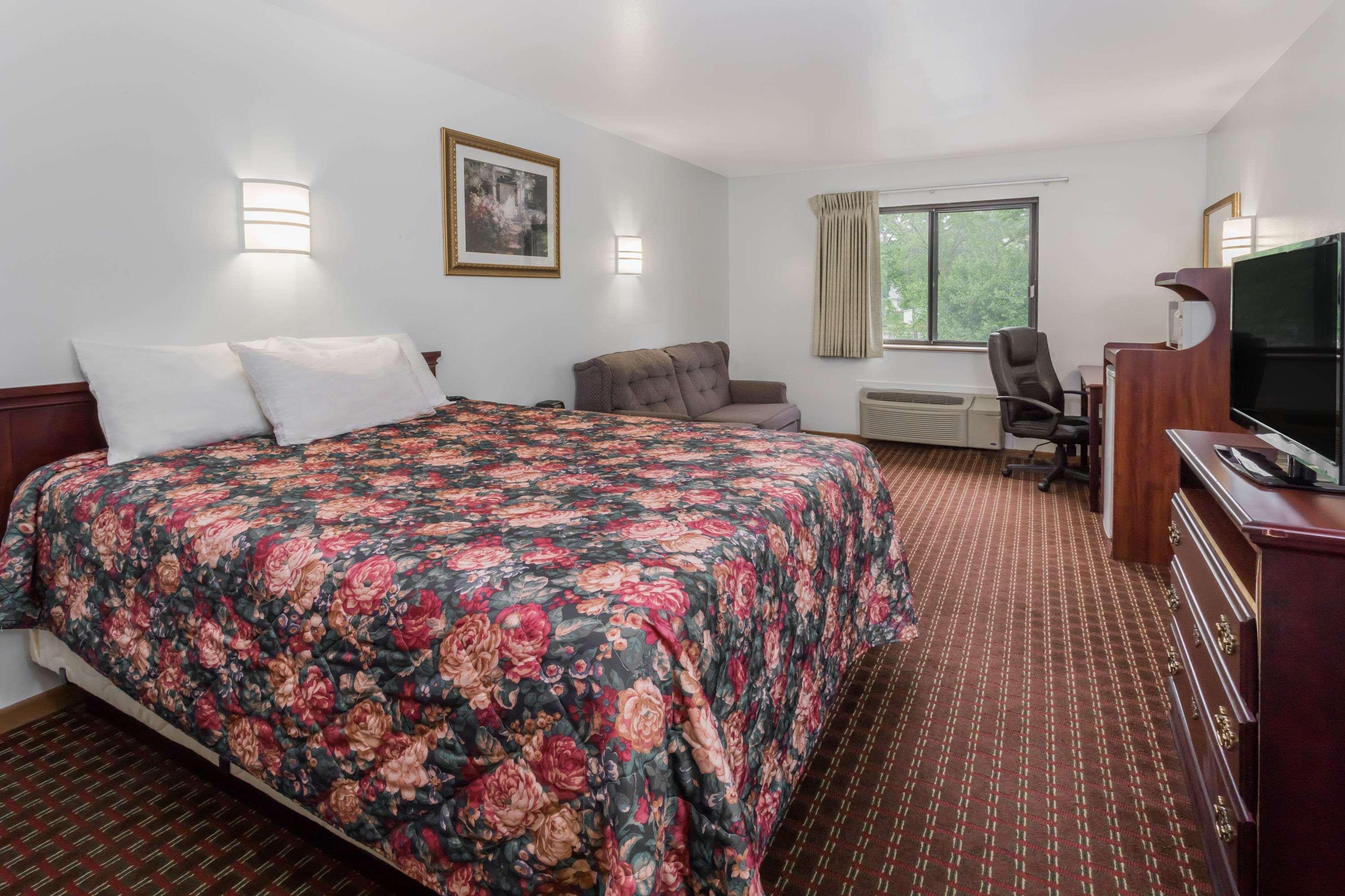 Days Inn By Wyndham Stoughton Wi. Extérieur photo