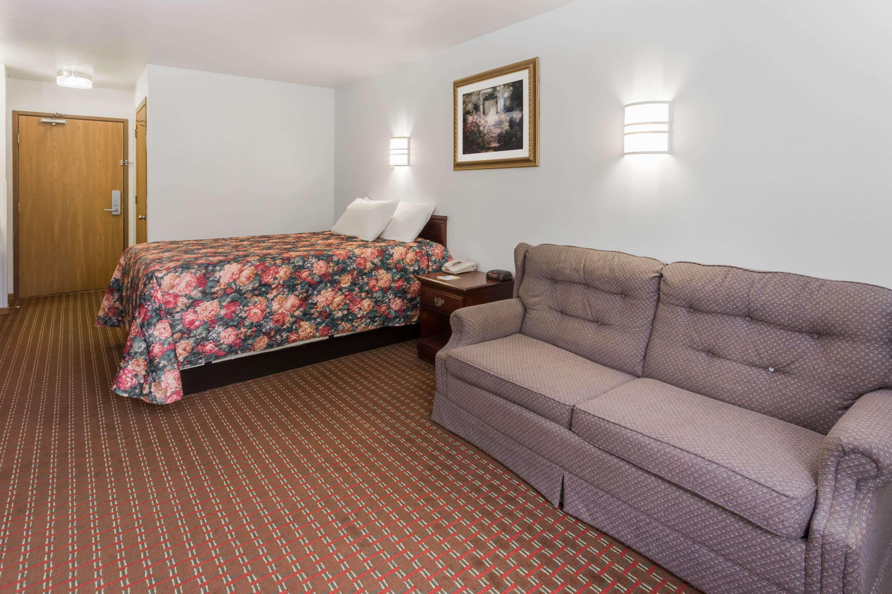 Days Inn By Wyndham Stoughton Wi. Extérieur photo