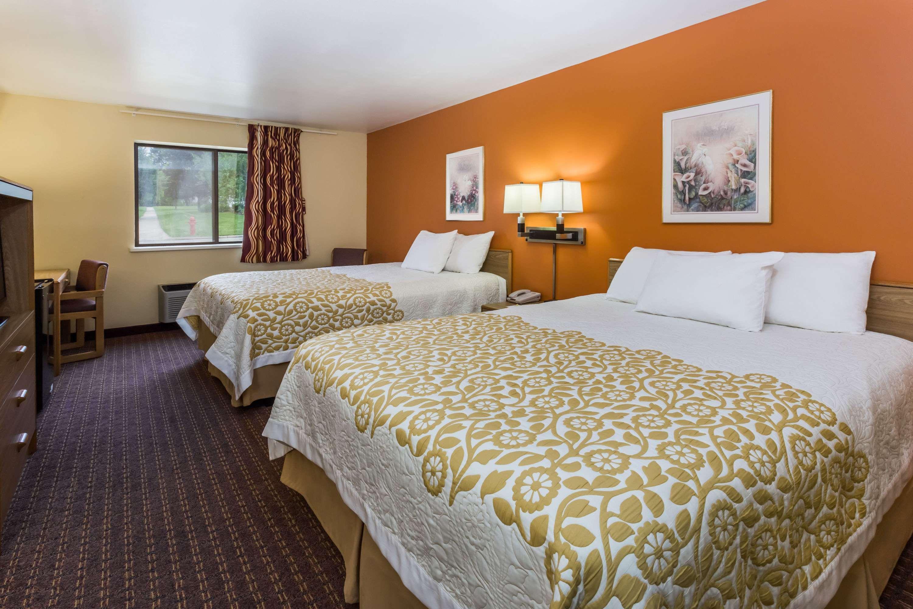 Days Inn By Wyndham Stoughton Wi. Extérieur photo