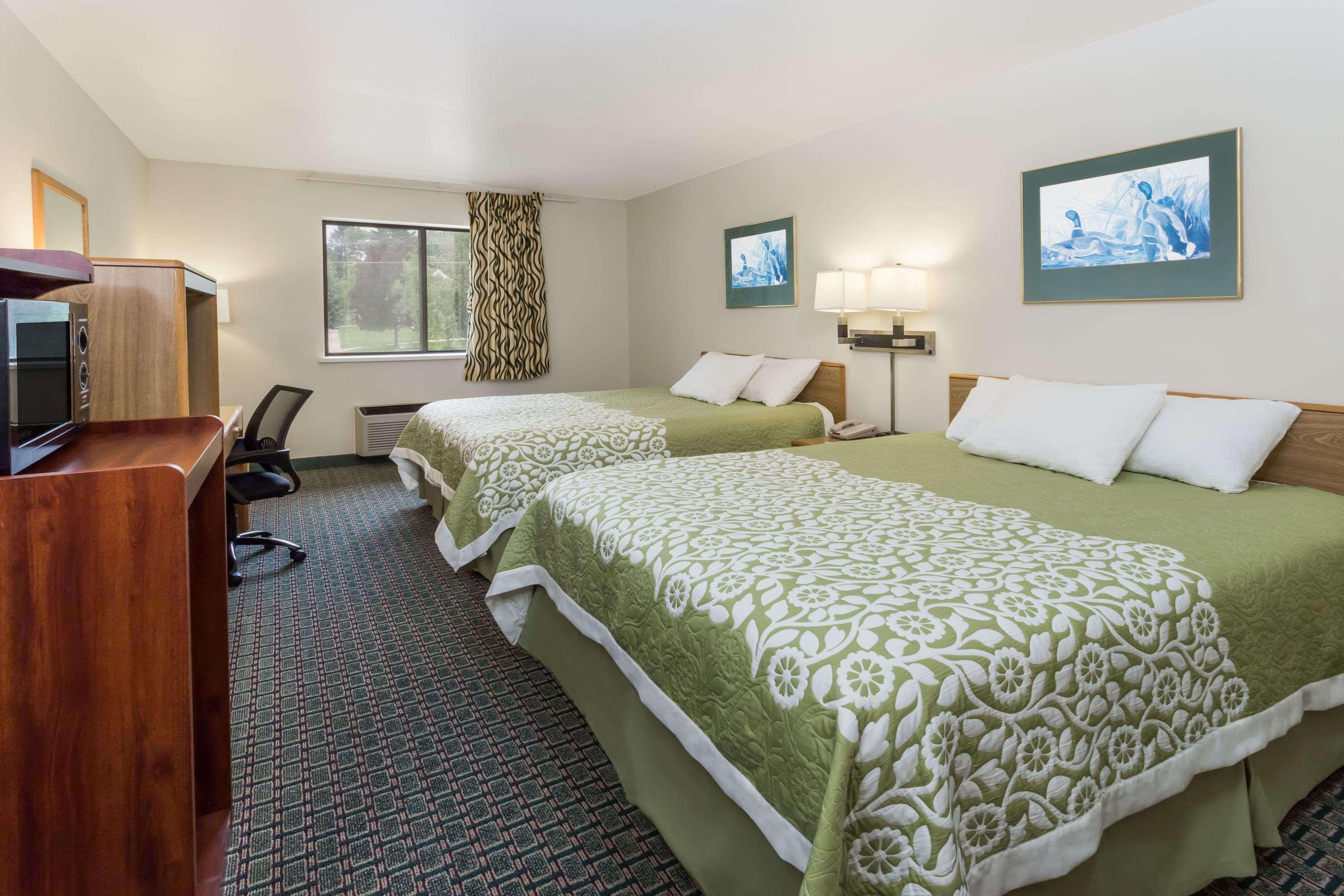 Days Inn By Wyndham Stoughton Wi. Extérieur photo